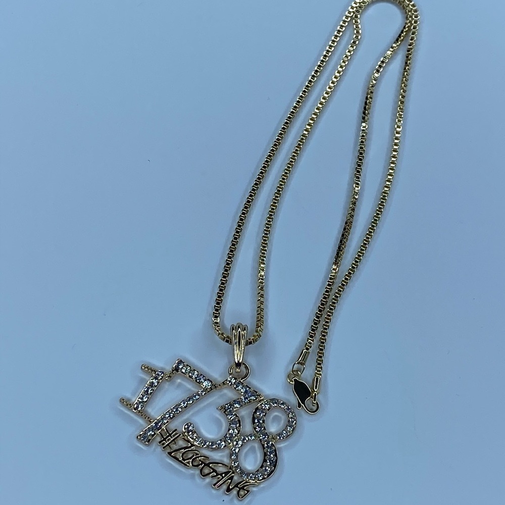 1738 PENDANT WITH CHAIN
